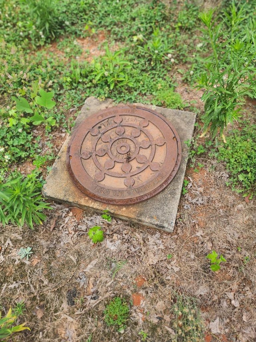 Image for Real Estate of Former Cook's Barbeque