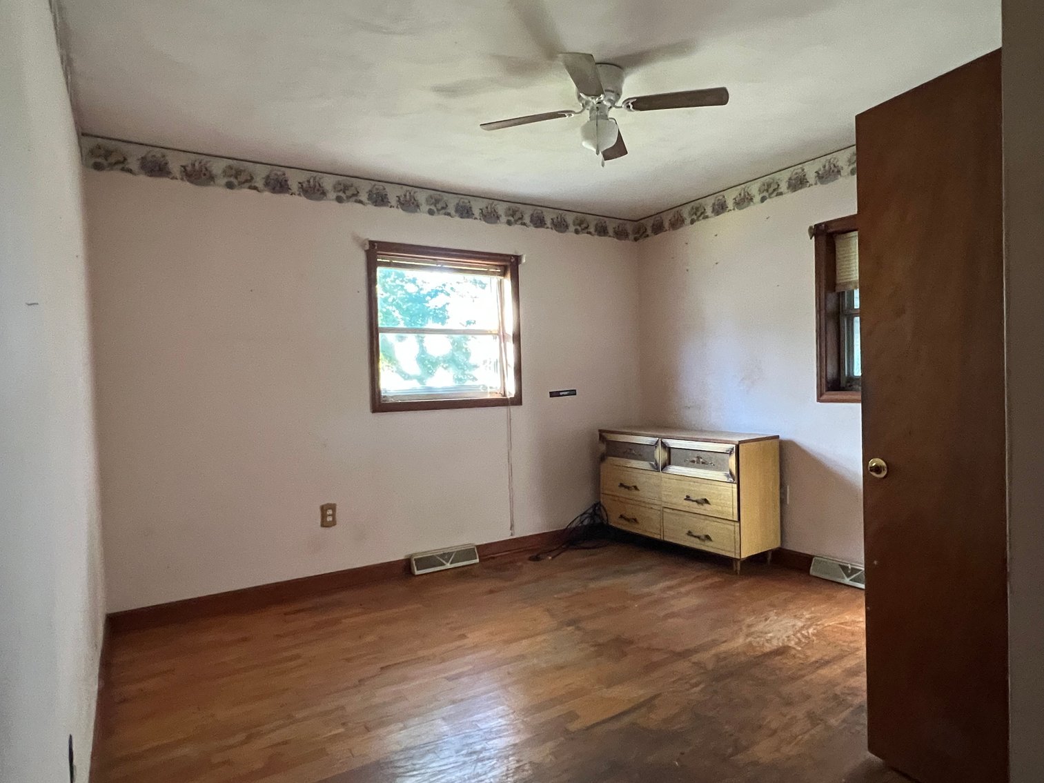 Image for Estate of The Late Jimmy Ray Newman: Ranch-Style Home with 0.7± Acre & Outbuildings