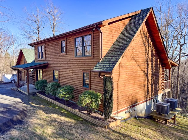 Cabin For Sale in Fancy Gap Virginia - 154 Windemere Way