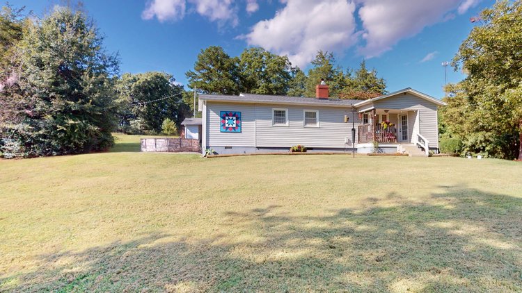 Home For Sale in Siloam - 1459 Quaker Church Road