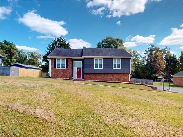 Home For Sale in Pilot Mountain - 402 Lynchburg Road