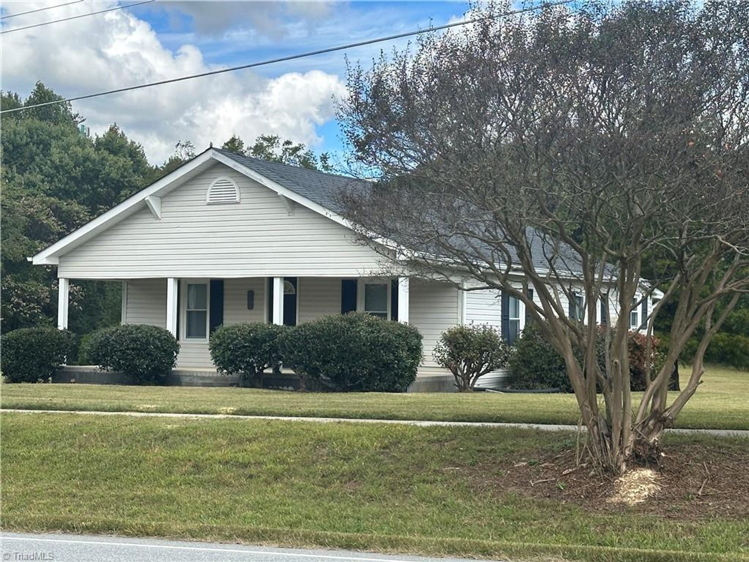 Image for Home For Sale in Oakridge - 8410 Linville Road