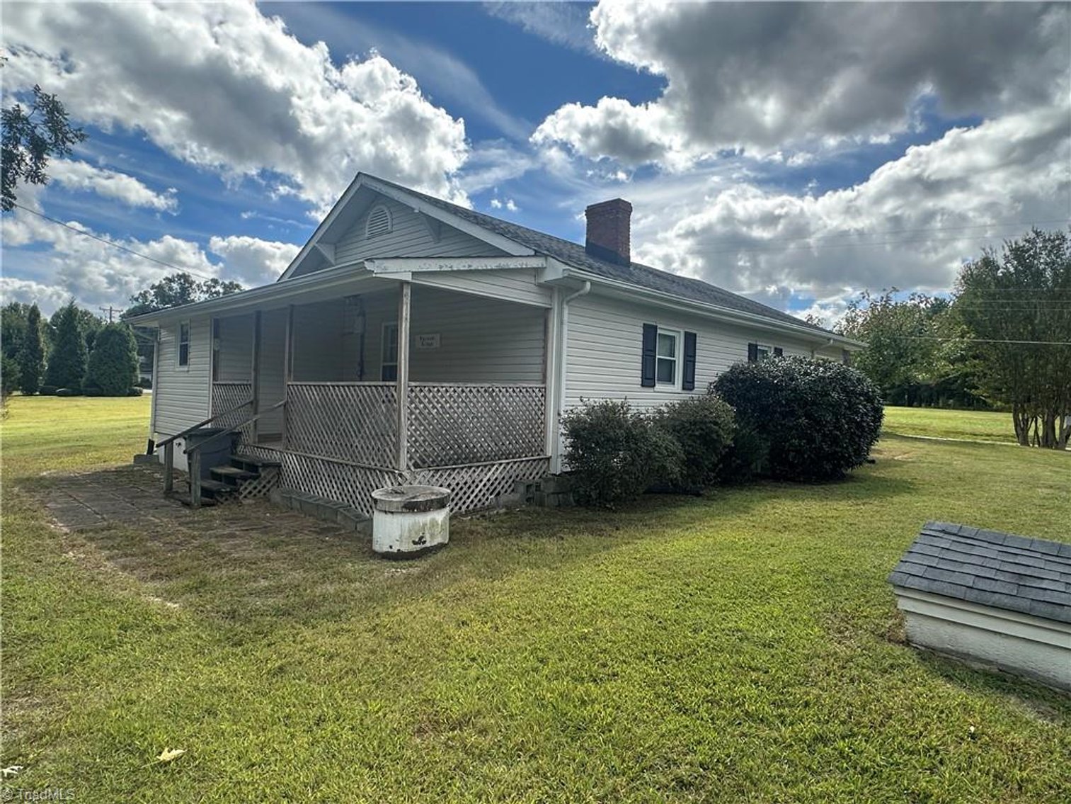 Image for Home For Sale in Oakridge - 8410 Linville Road