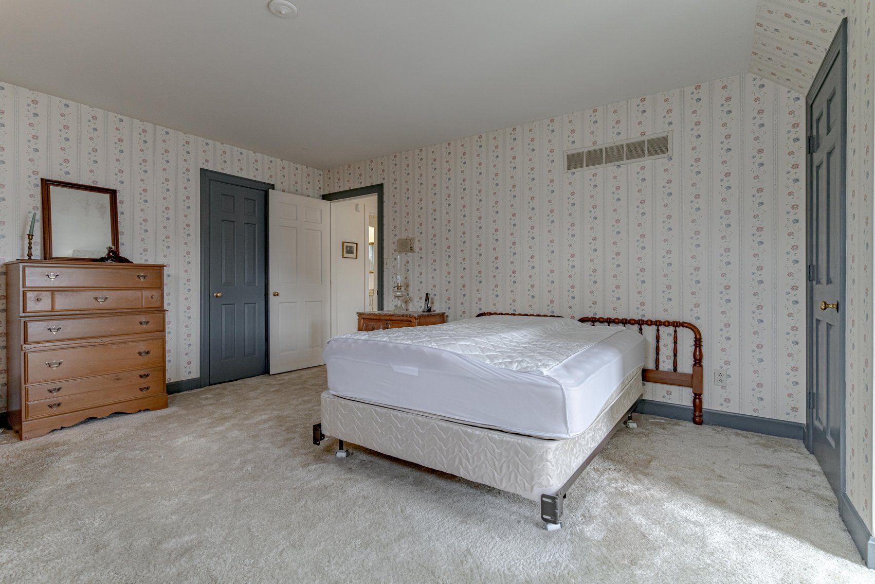 Image for Absolute Estate Auction in The City of Hurstbourne - Real Estate