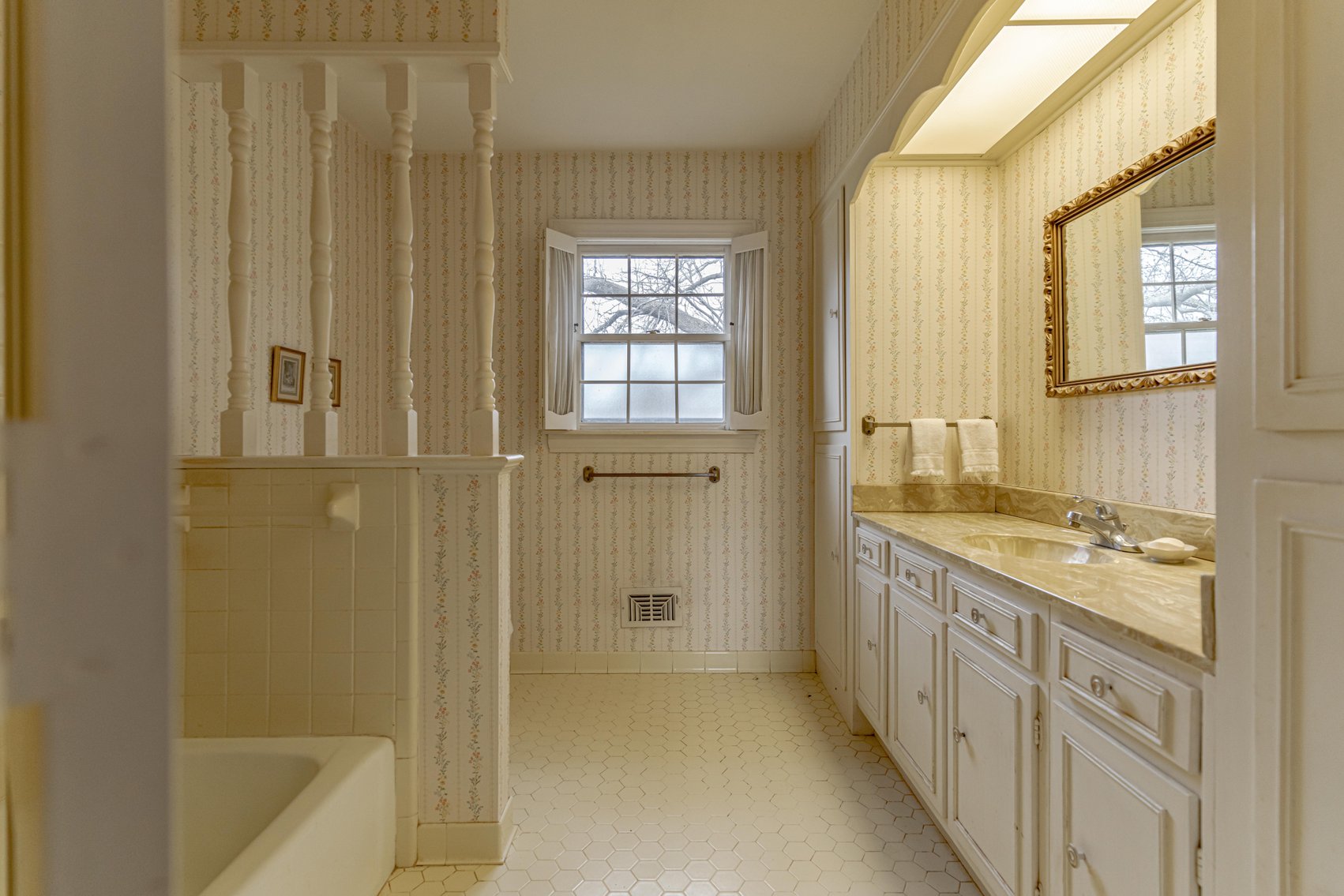 Image for Absolute Estate Auction in The City of Hurstbourne - Real Estate