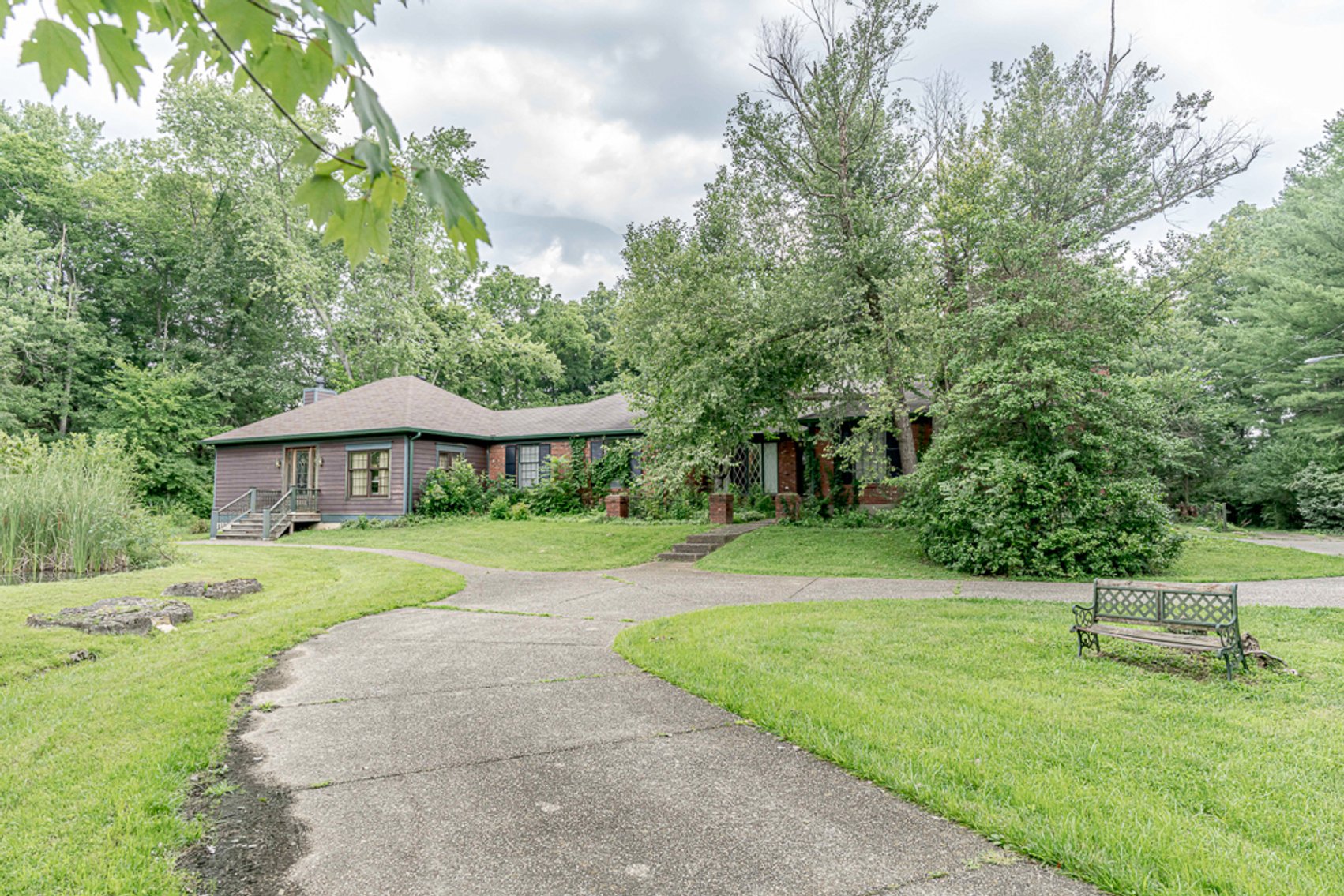 Image for Absolute Real Estate Auction in Crestwood