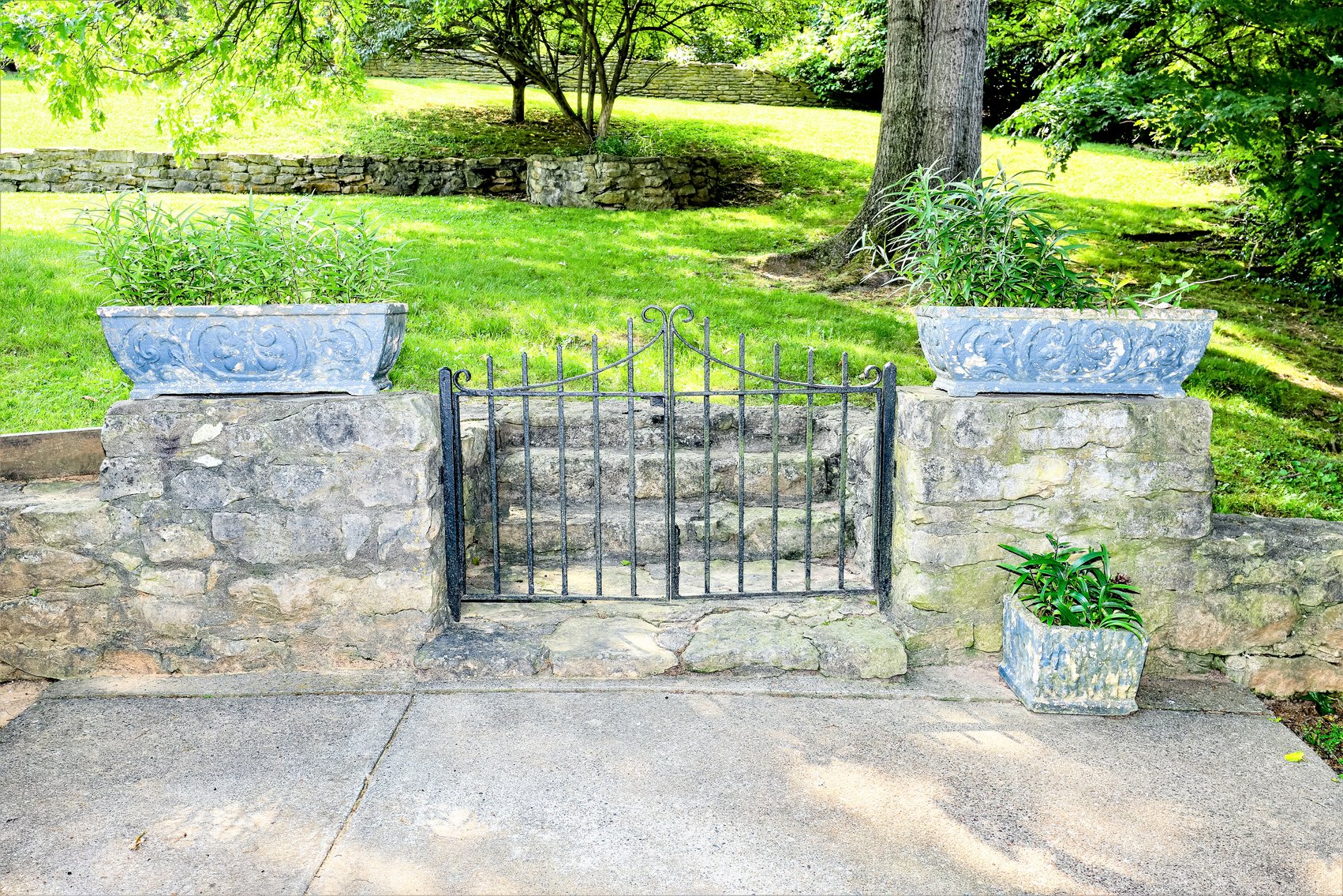 Image for Absolute Real Estate Auction in the Seneca Park area