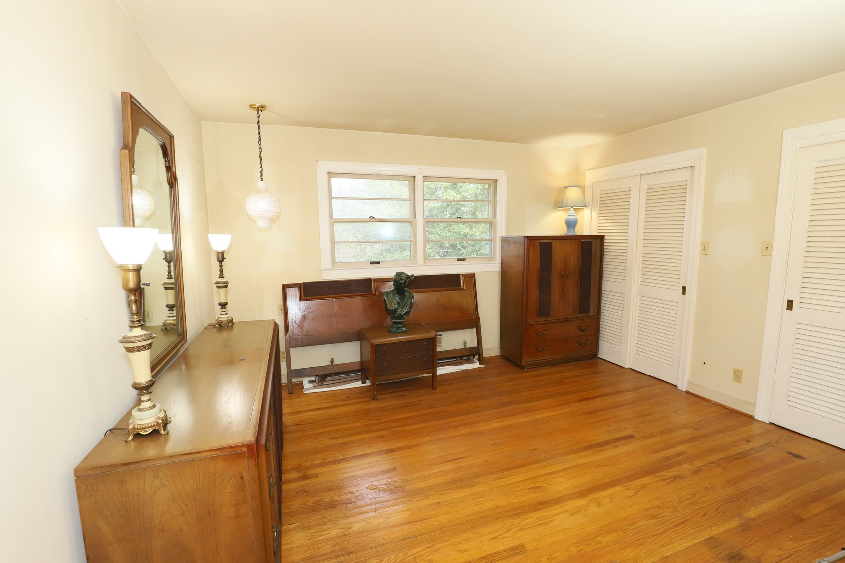 Image for Absolute Real Estate Auction in the Seneca Park area