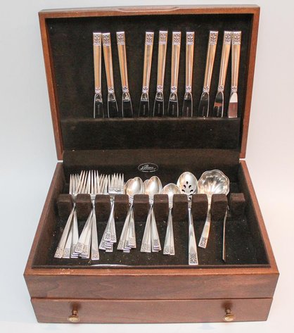 Image for Downsizing Auction Near Seneca Park