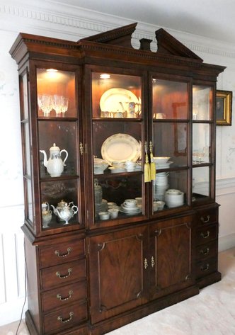 Image for Large Downsizing Auction in Oxmoor Woods