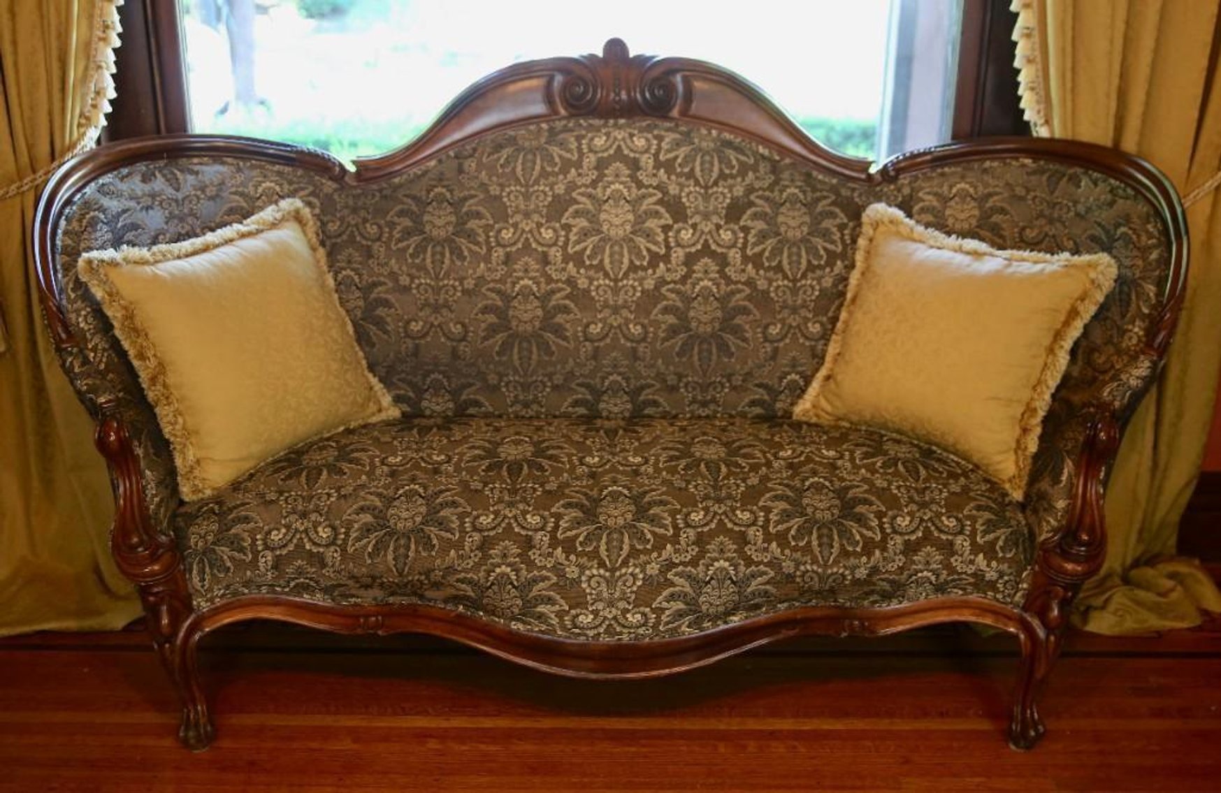 Image for Absolute Downsizing Auction in The Highlands