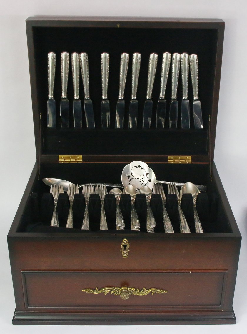 Image for Estate Auction in Strathmoor Manor