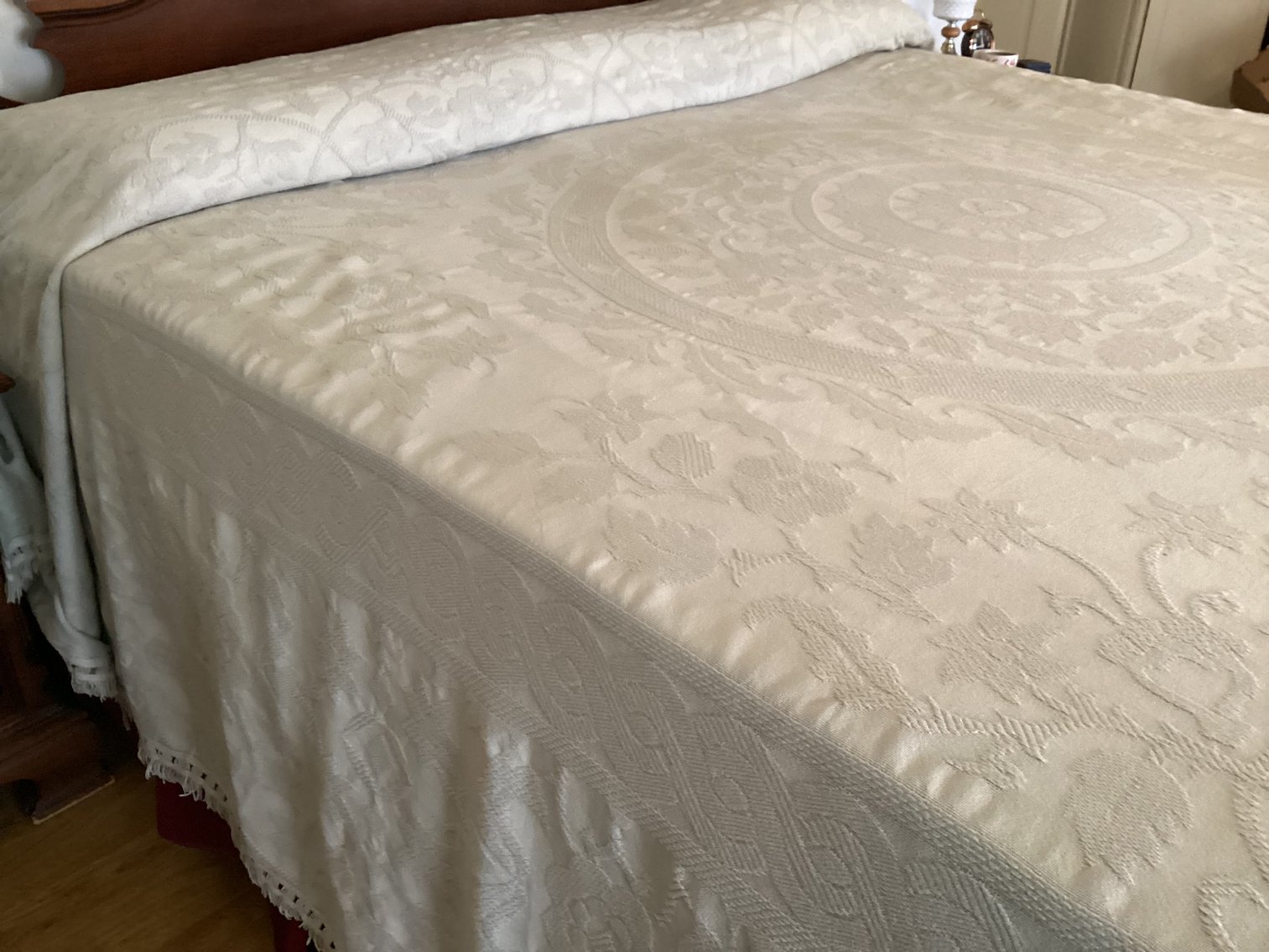 Image for King Size Jacquard Bedspread