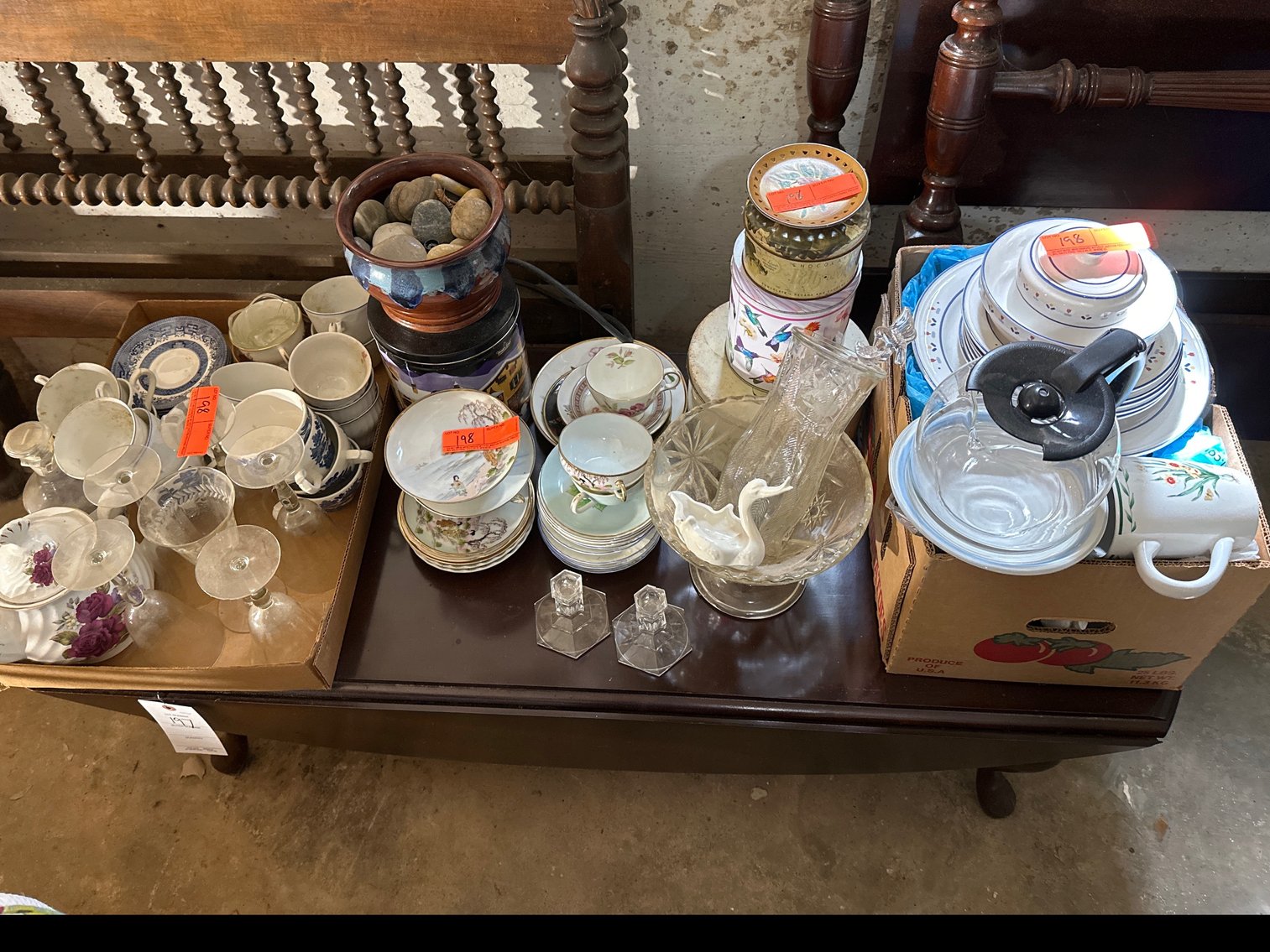 Image for Assorted glassware