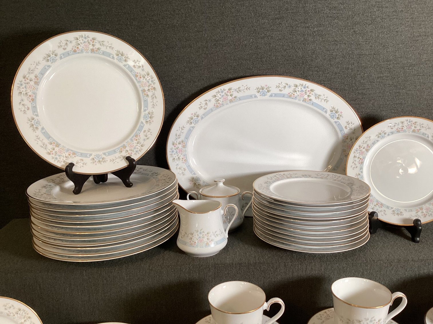 Image for Lenox “Daisy Basket” Service for 12!