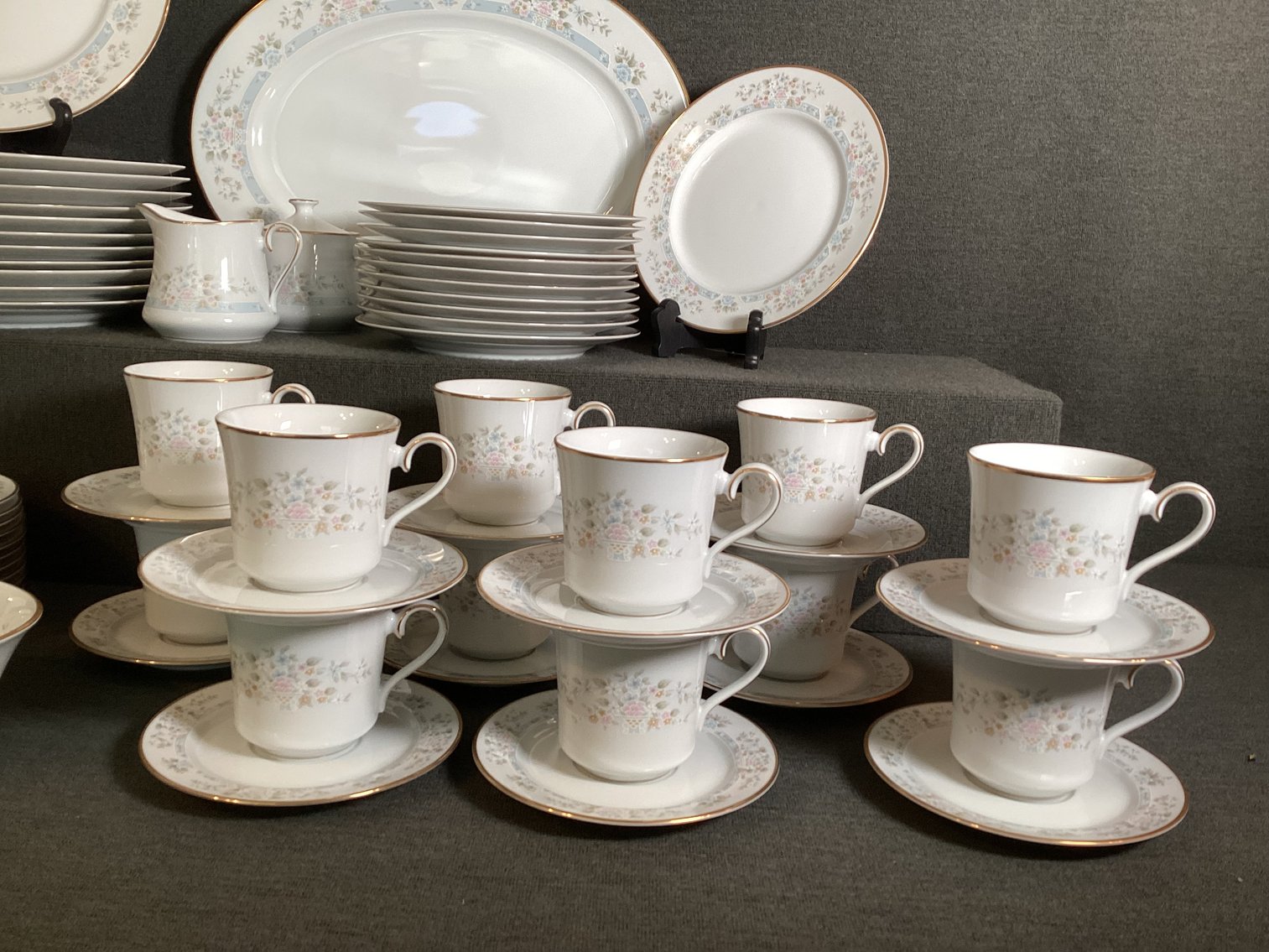 Image for Lenox “Daisy Basket” Service for 12!