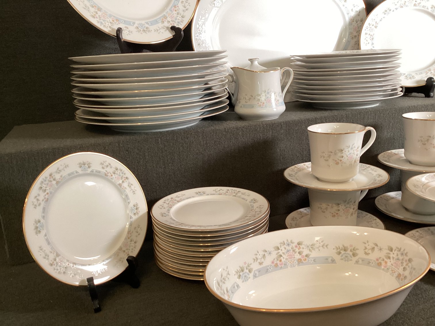 Image for Lenox “Daisy Basket” Service for 12!