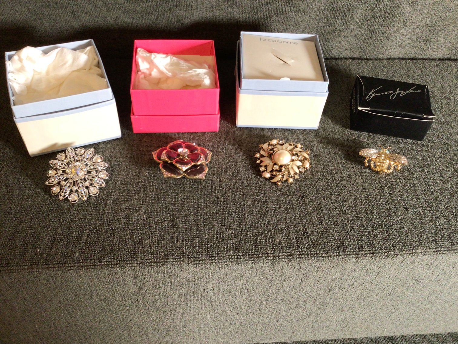 Image for Costume jewelry - broaches