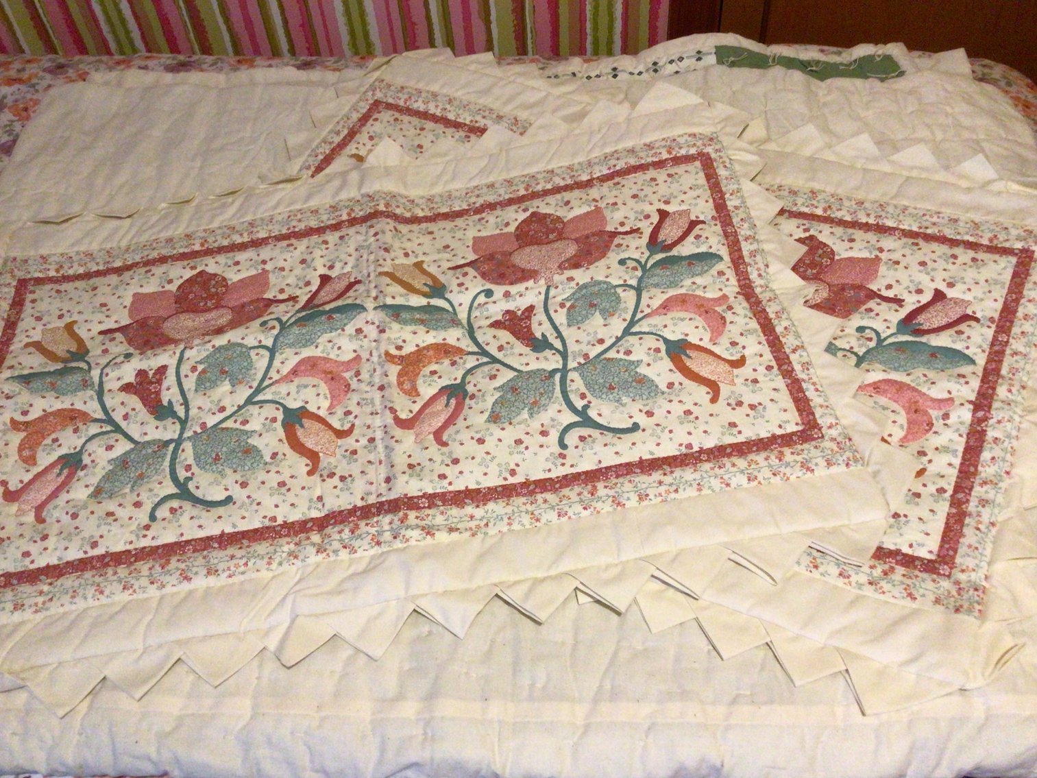 Image for Full/Queen Quilt, Shams, and Throw Pillows