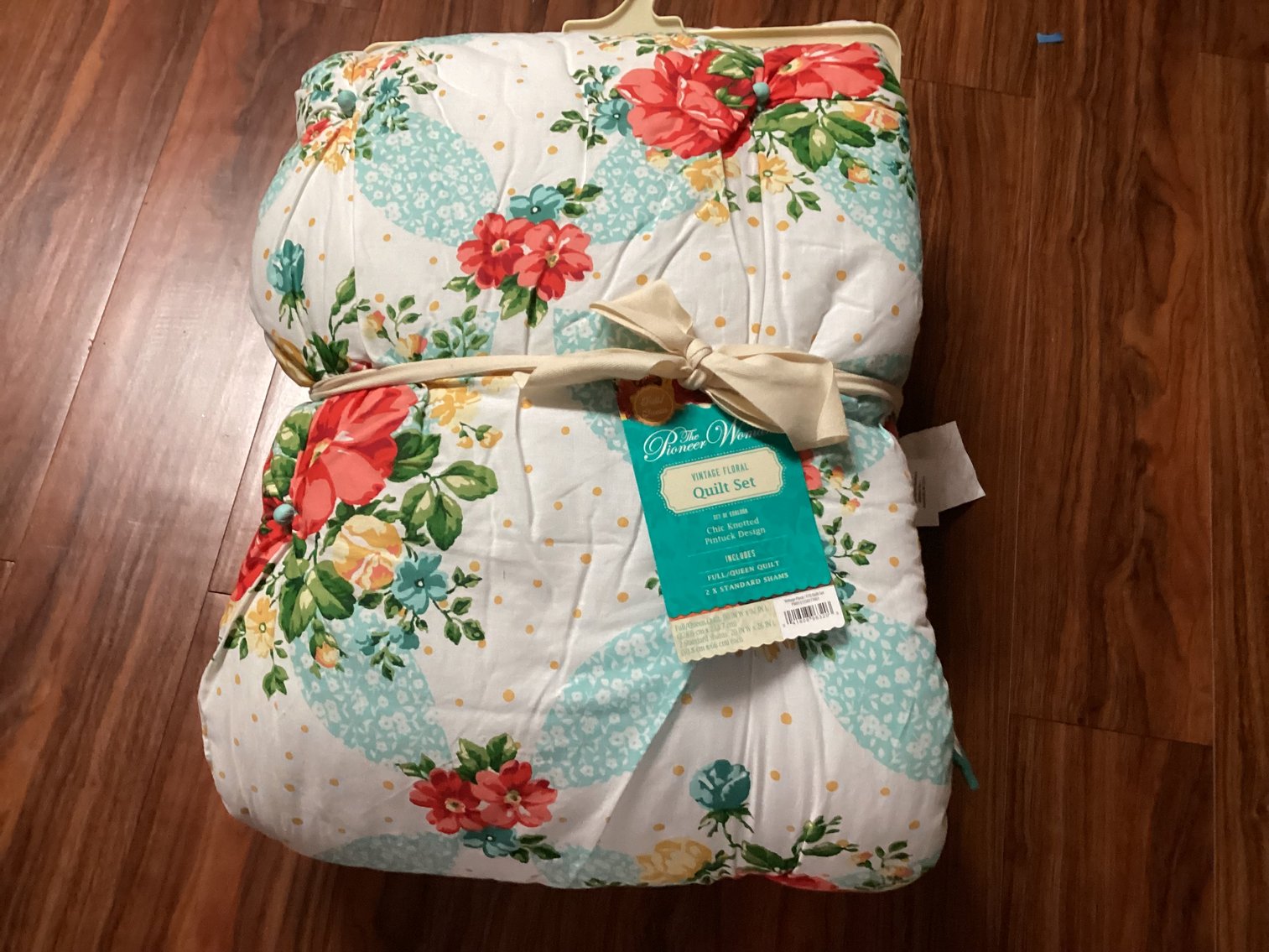 Image for Pioneer Woman Full/Queen Bedspread and Shams