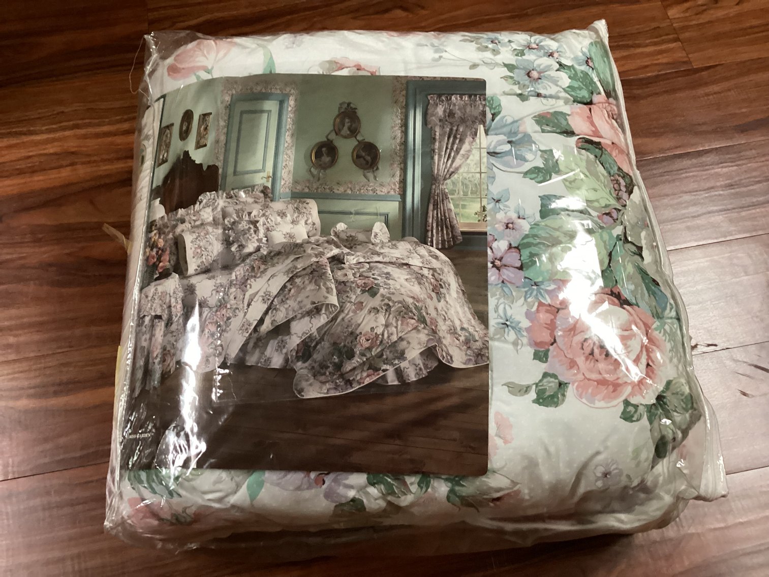 Image for Martha Stewart King Comforter Set