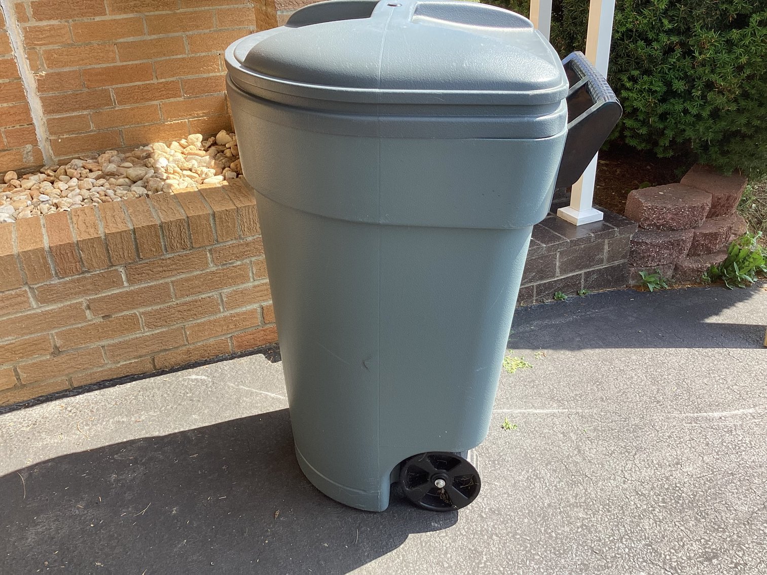 Image for 40 Gallon Trash Can