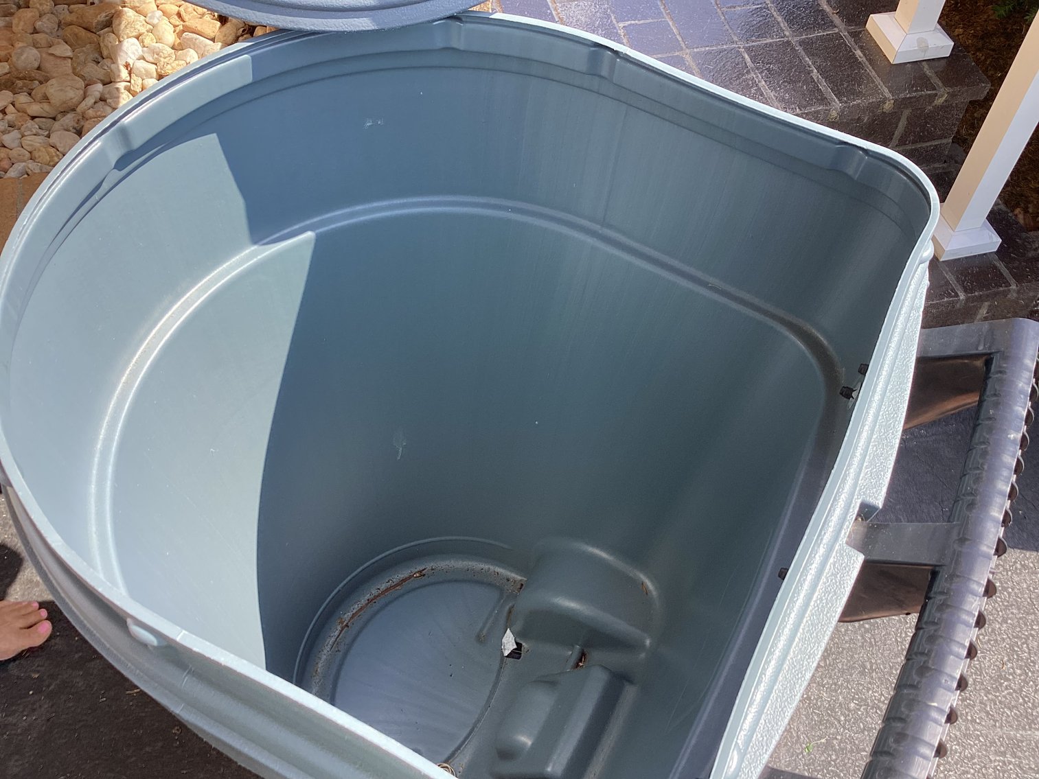 Image for 40 Gallon Trash Can
