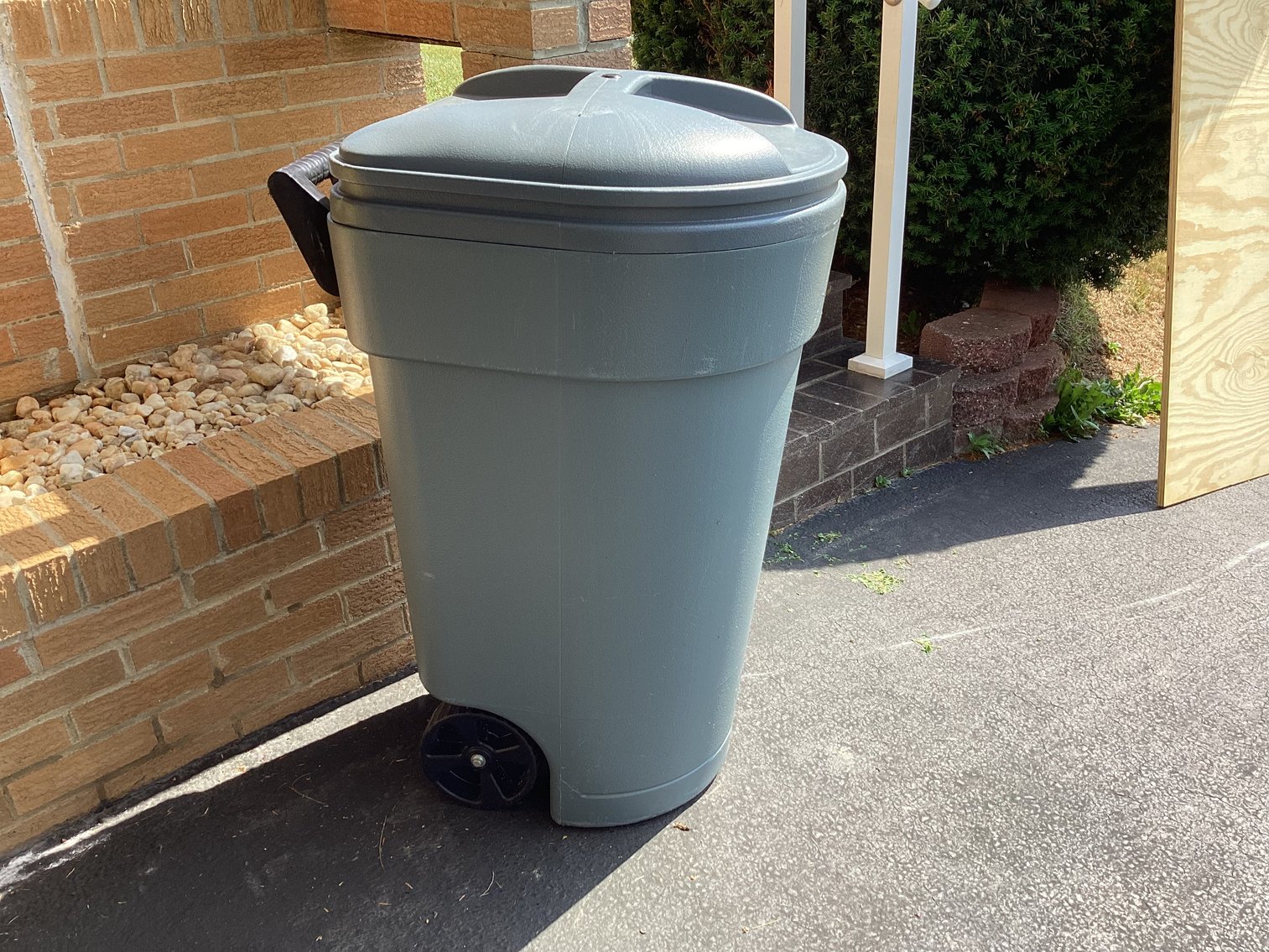 Image for 40 Gallon Trash Can
