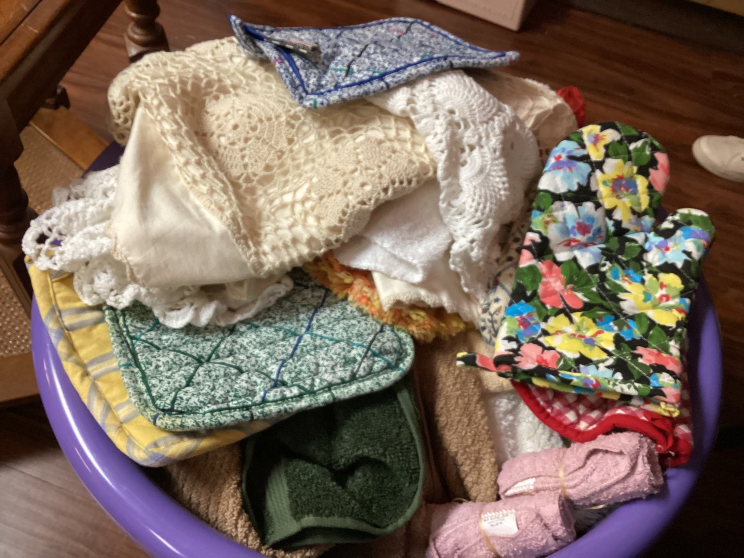 Image for Large Tub of Miscellaneous Linens