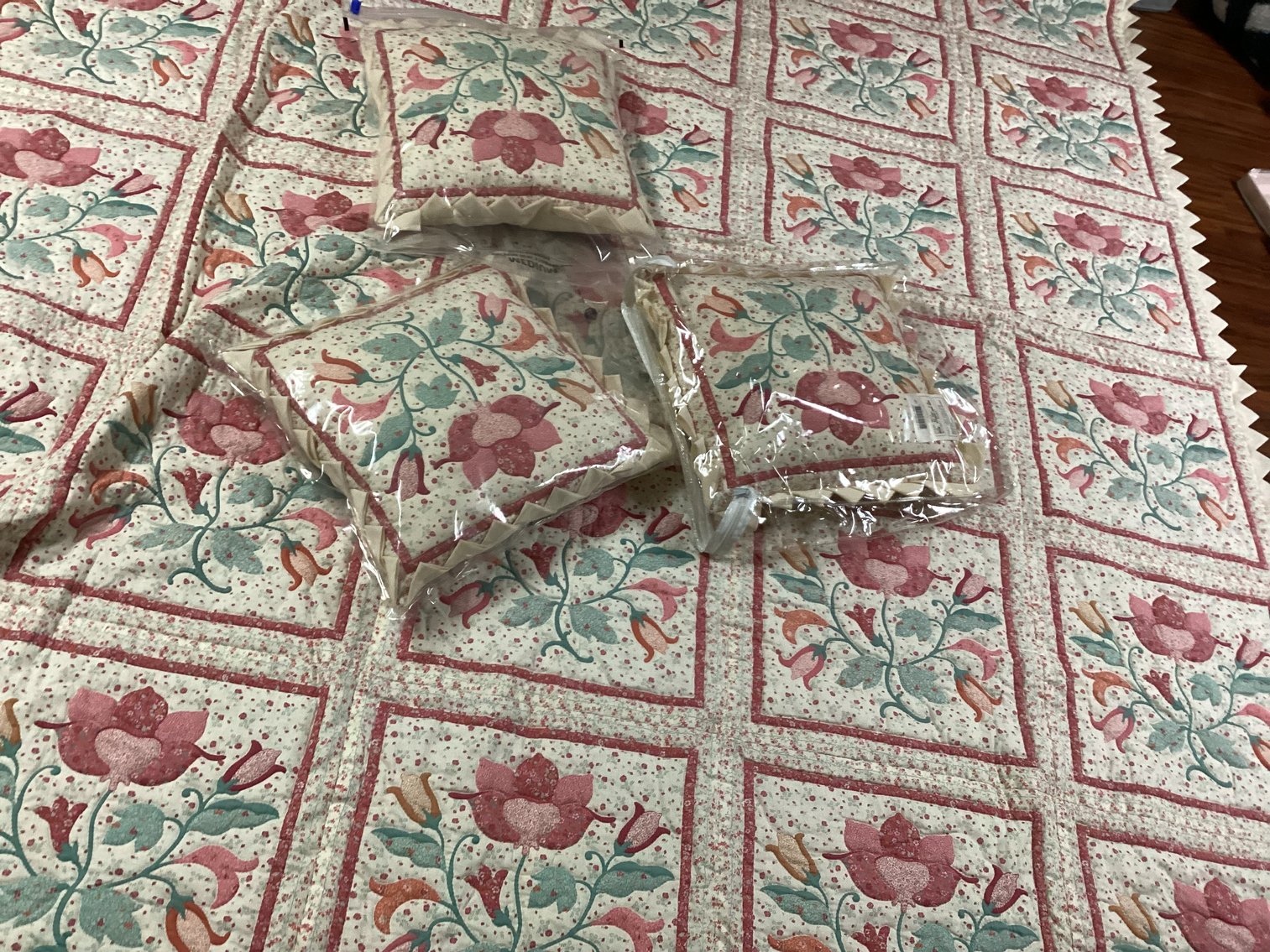 Image for Full/Queen Quilt, Shams, and Throw Pillows