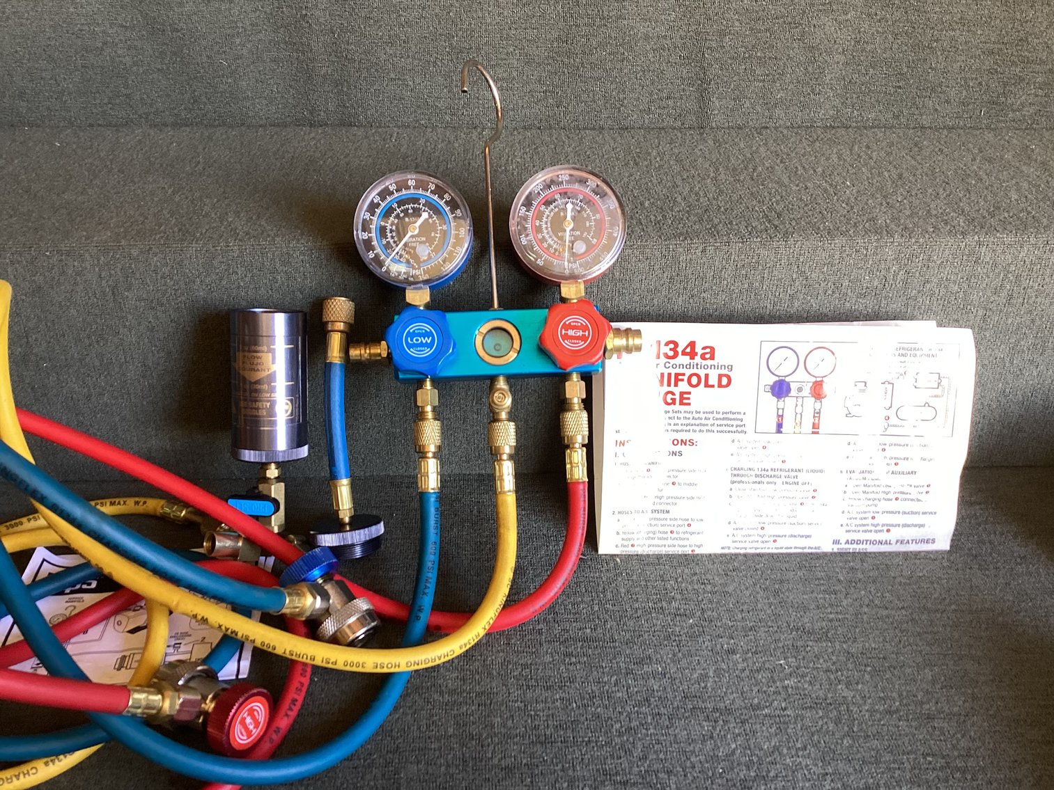 Image for R-134a Auto Air Conditioning Manifold Gauge and Oil & Dye Injector Set