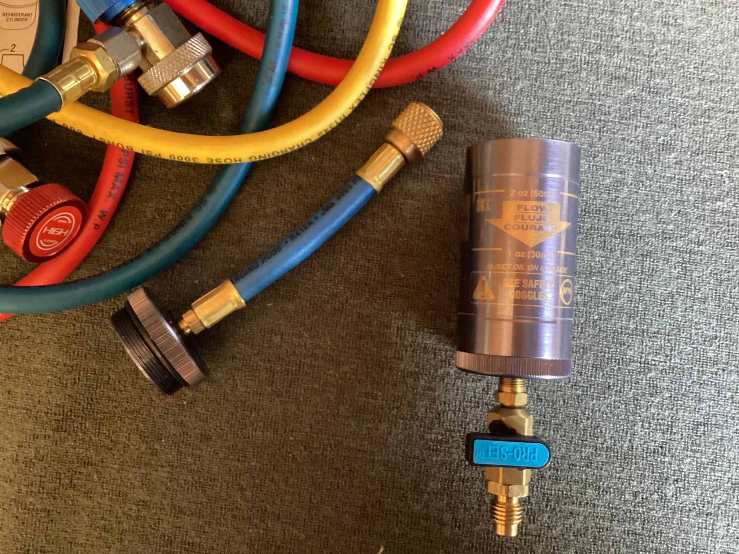 Image for R-134a Auto Air Conditioning Manifold Gauge and Oil & Dye Injector Set