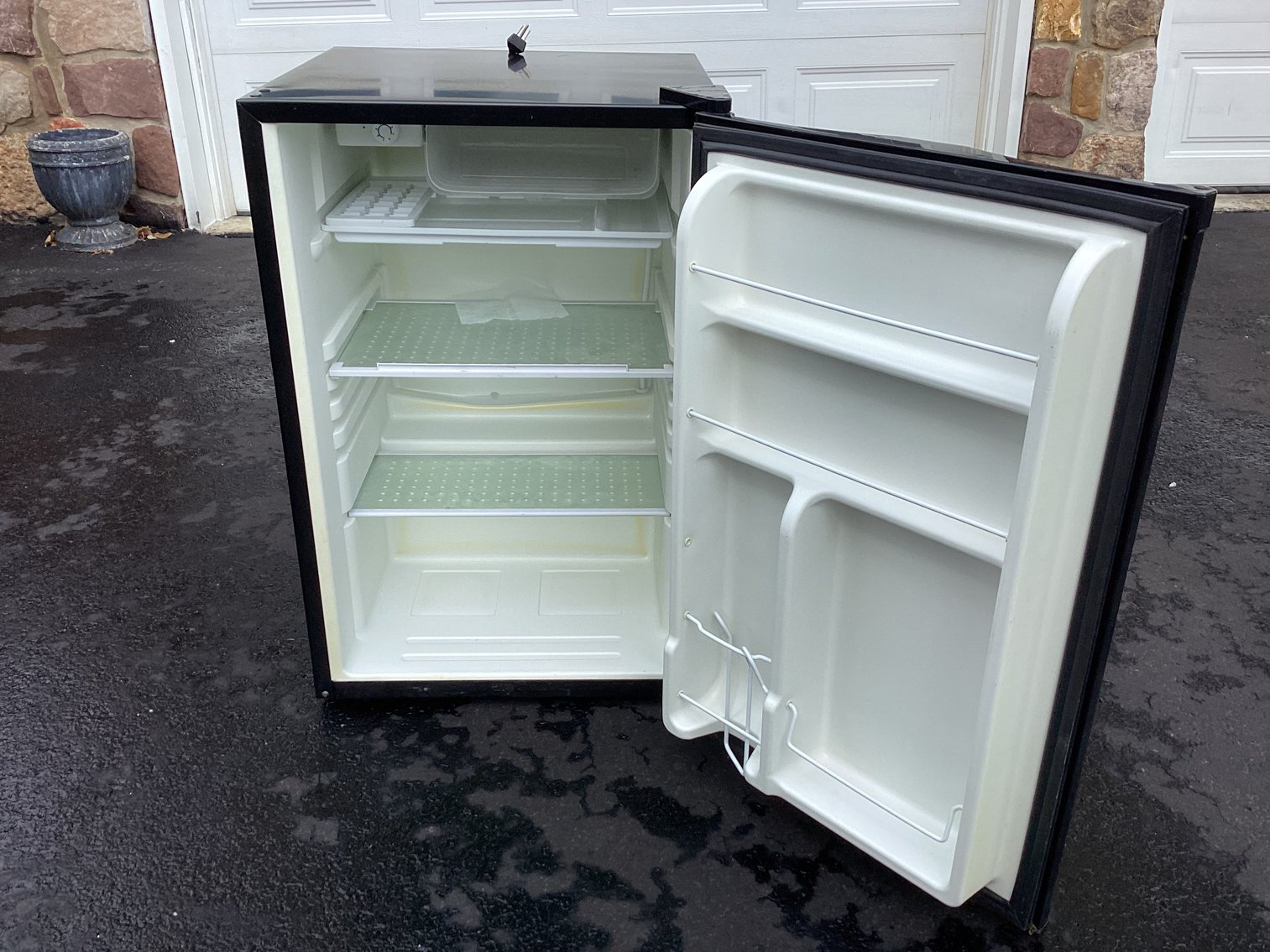 Image for Igloo Small Refrigerator