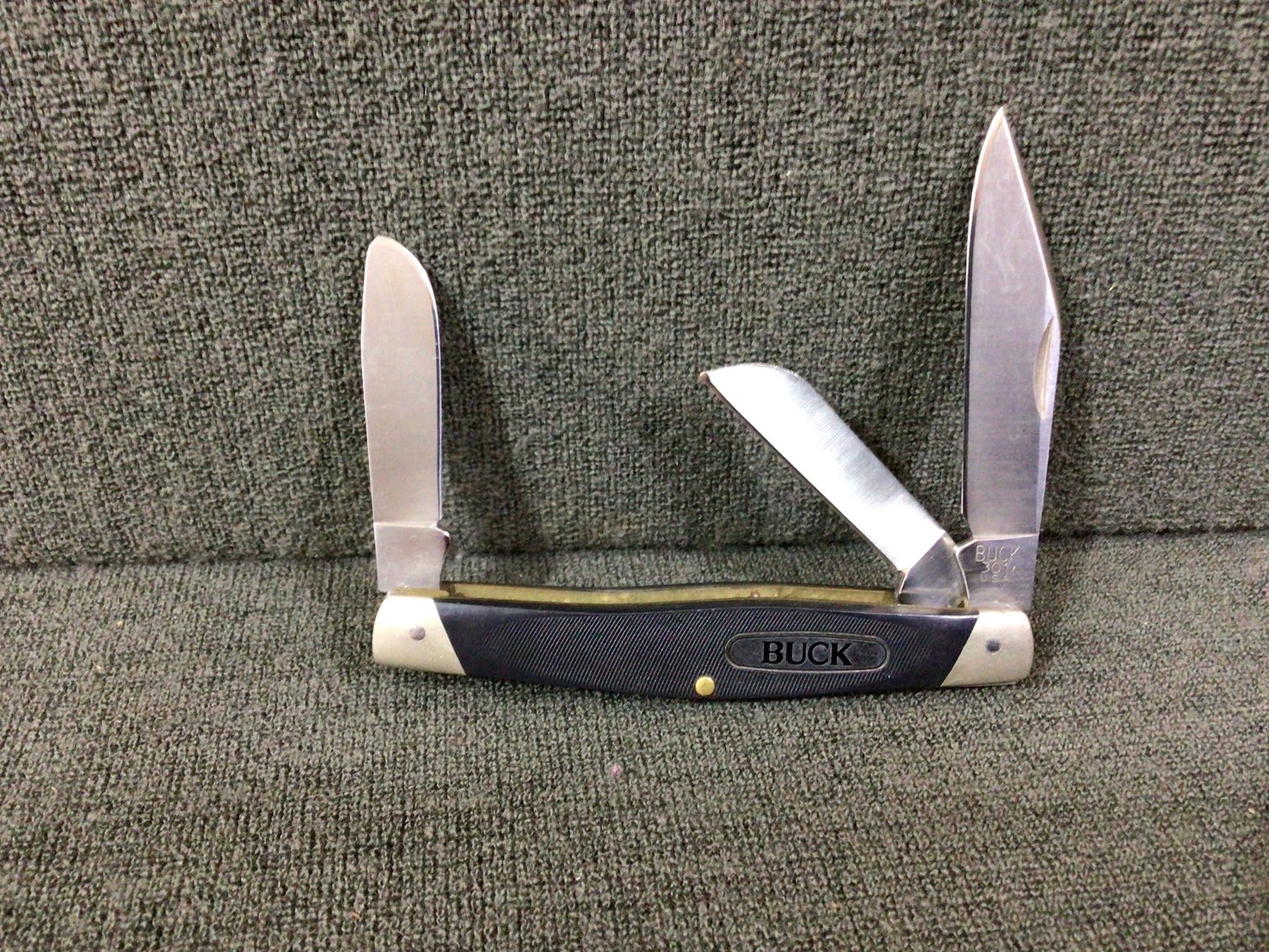 Image for Buck 301A 3-blade knife