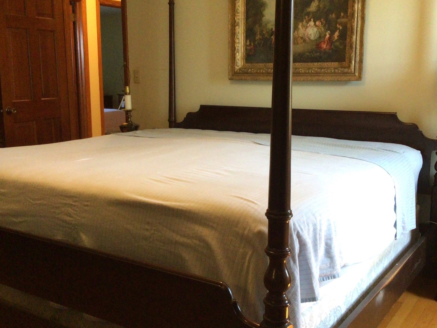 Image for Beautiful 4 Poster King Bed ( extremely well made ) ( matches dresser & chest )