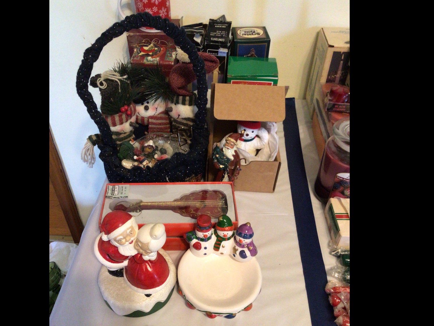 Image for Assortment of Christmas decor items