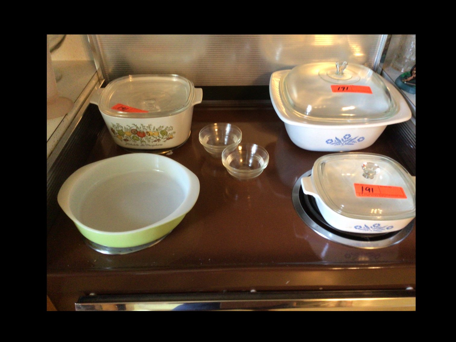 Image for Assortment of Corning Ware and Pyrex dishes