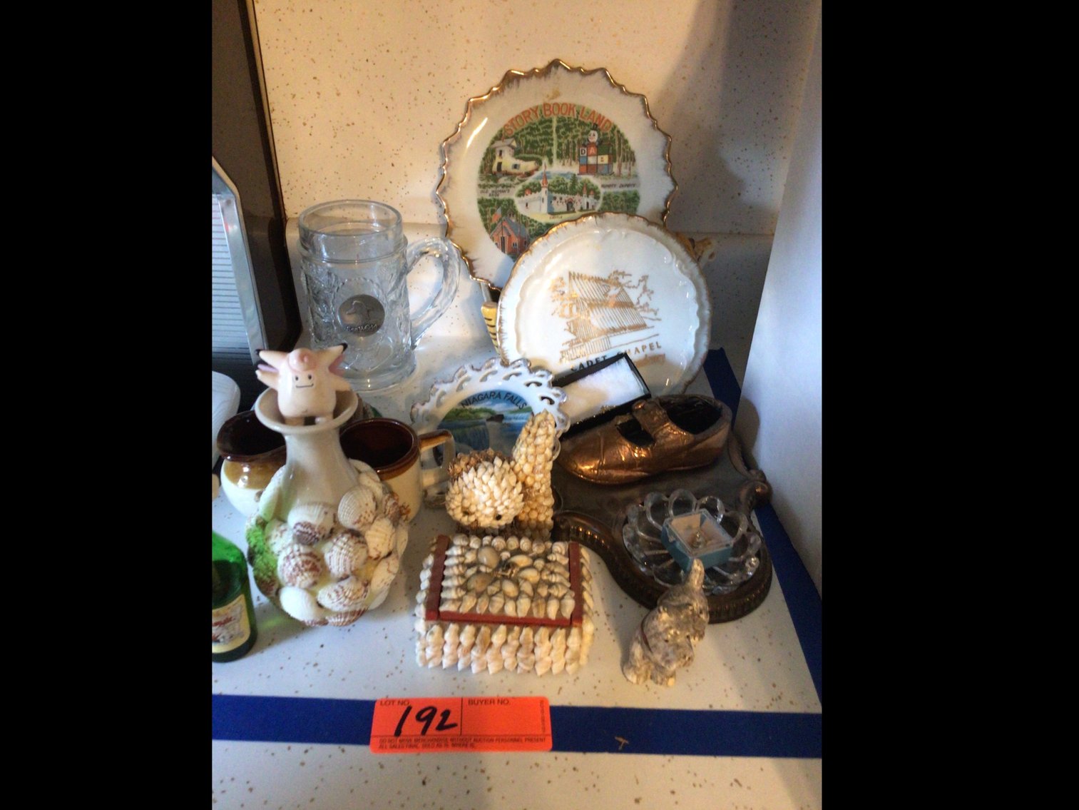 Image for Assortment of souvenir trinkets