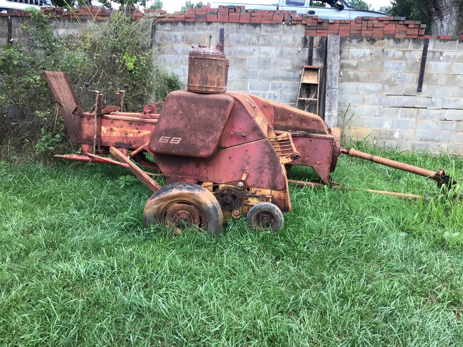 Image for New Holland Super Hayliner 68 square hay bailer