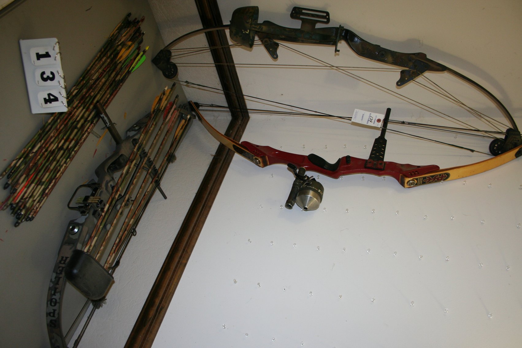 Image for (3) Bows & (26) Aluminum Arrows