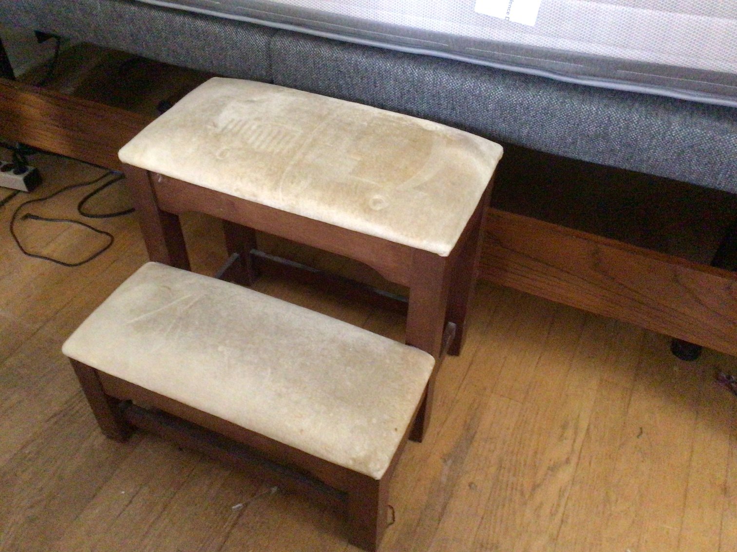 Image for Oak Queen Size Adjustable Bed with Bed-Steps