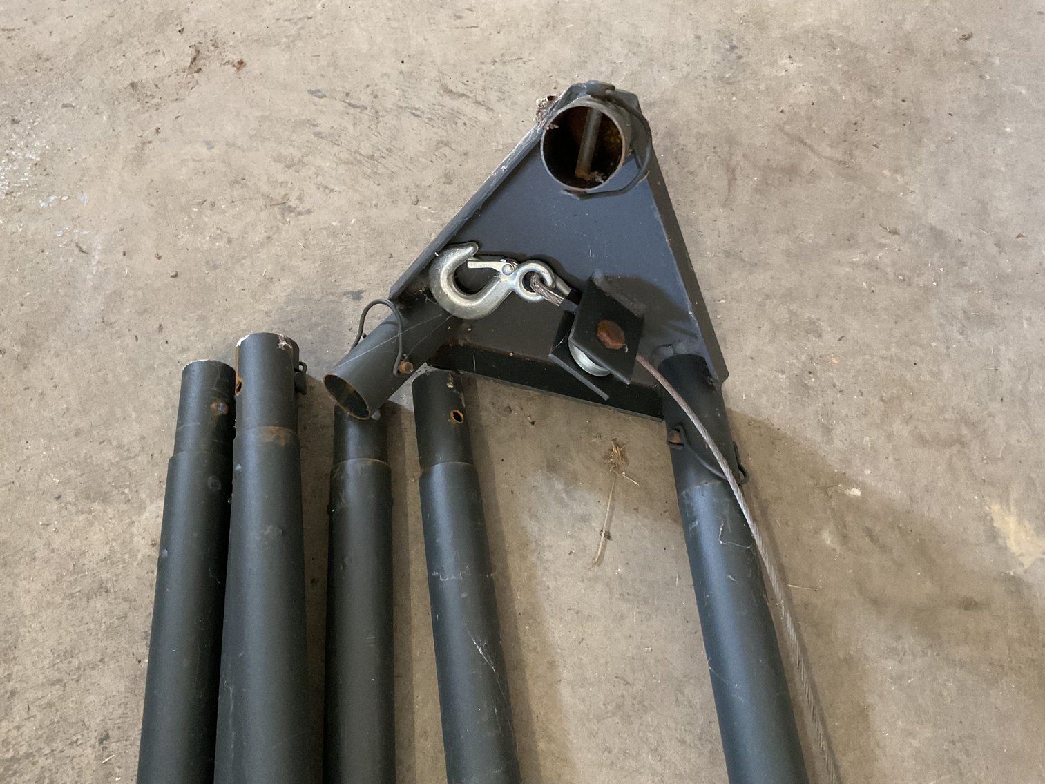 Image for Tripod Hand Crank Lift