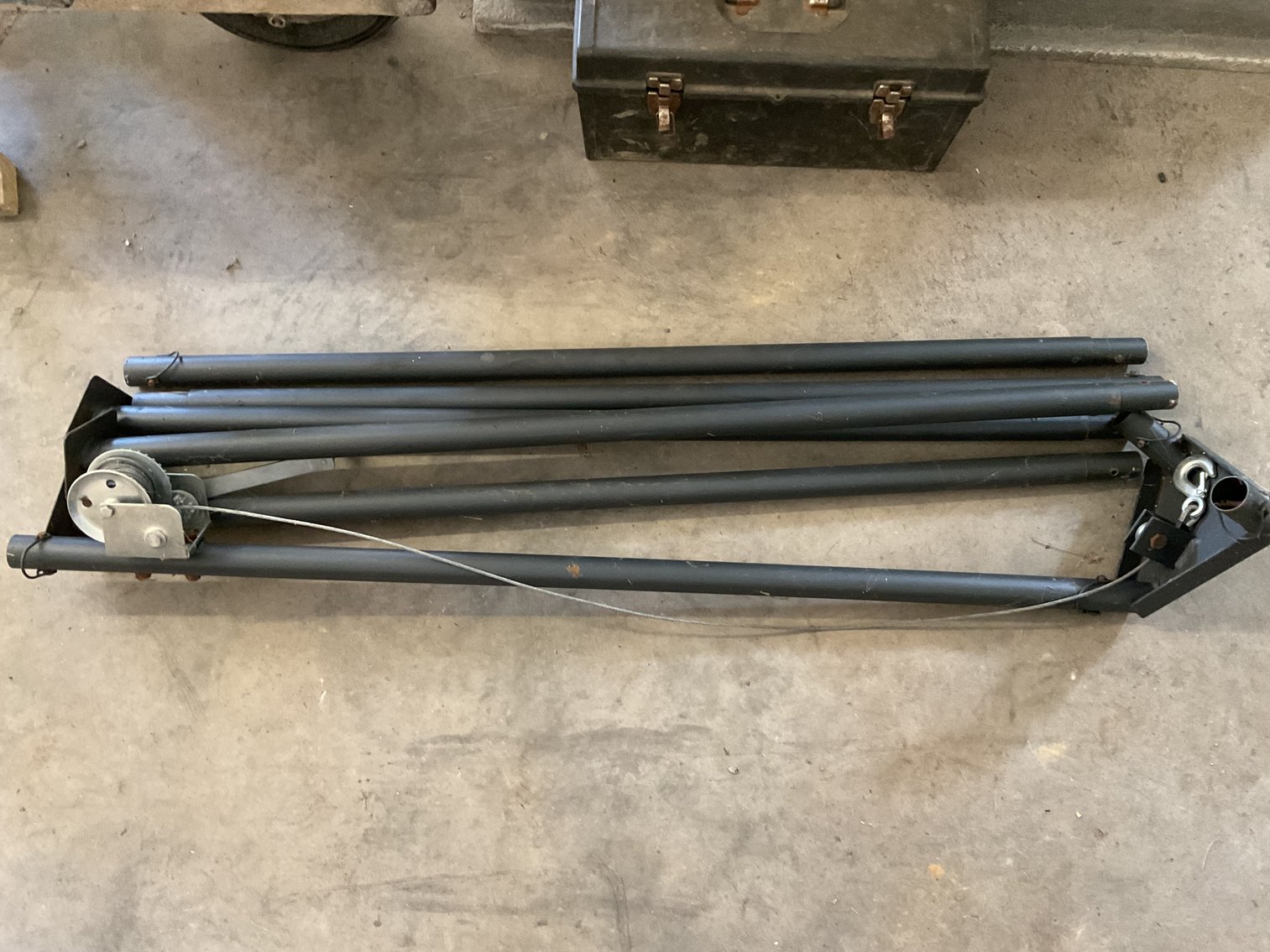 Image for Tripod Hand Crank Lift