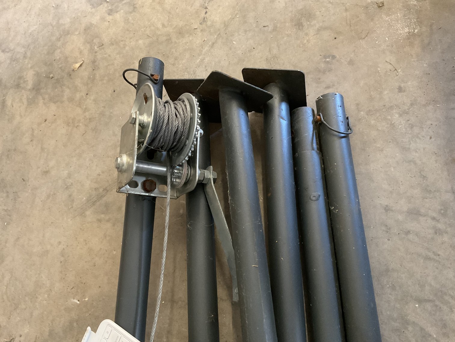 Image for Tripod Hand Crank Lift