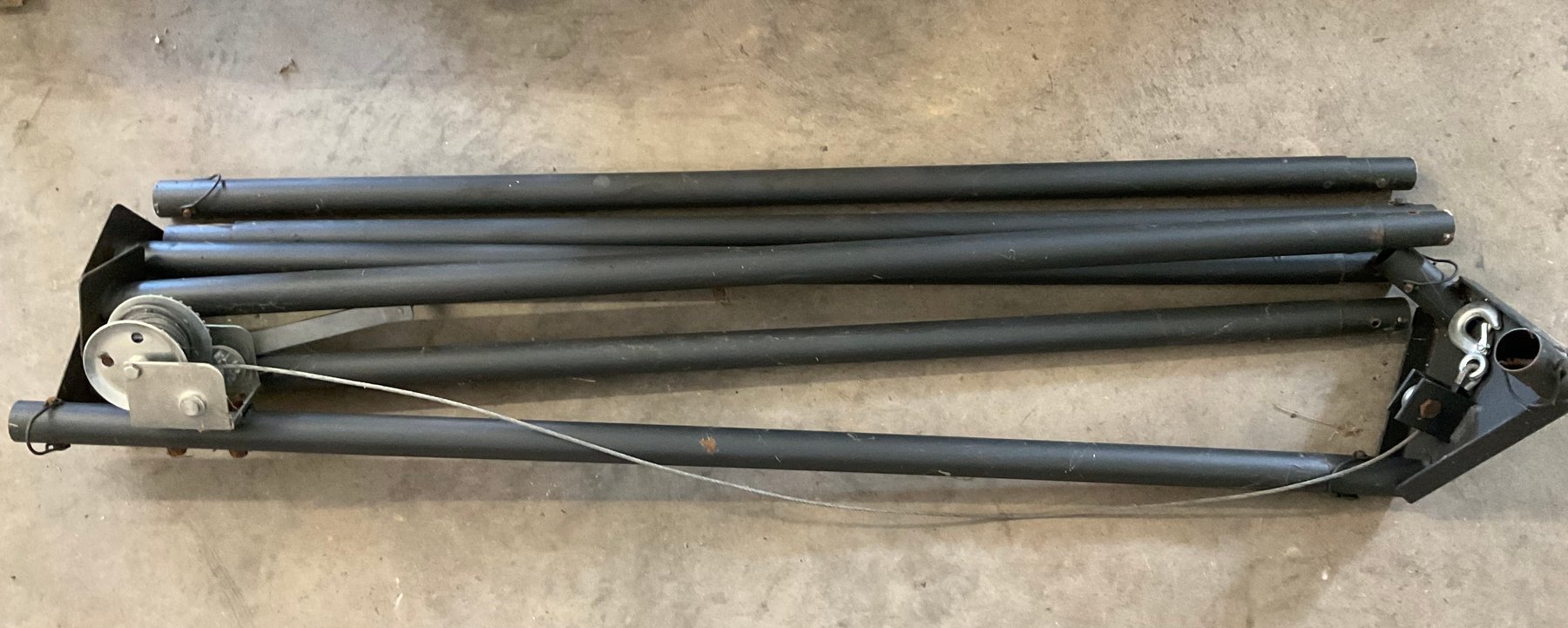 Image for Tripod Hand Crank Lift