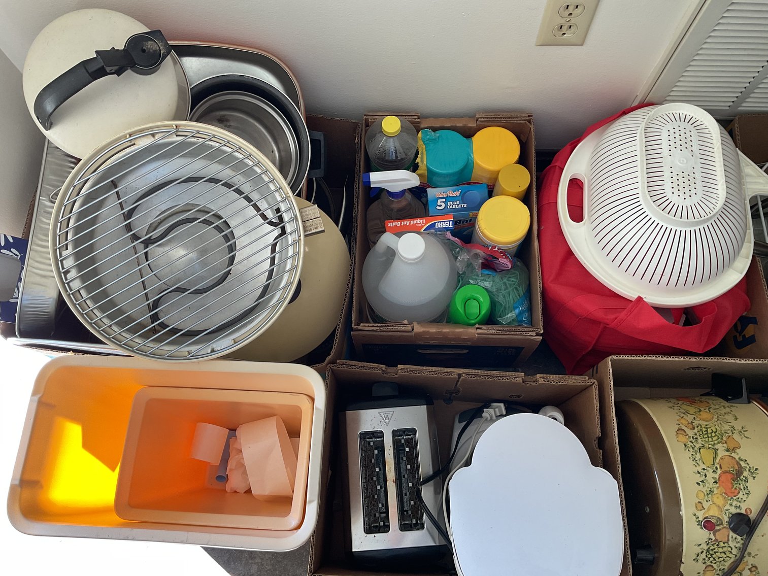 Image for Large Lot of Kitchen Goods and Small Appliances