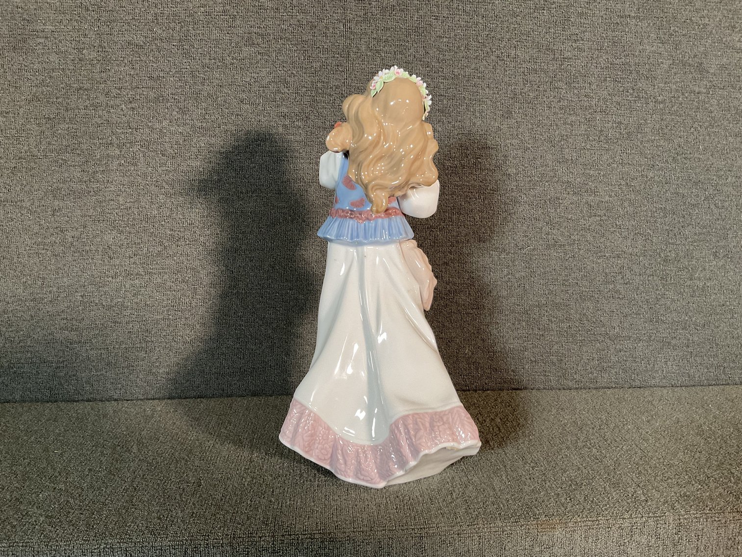 Image for “Dreams of a Summer Past” by Lladro