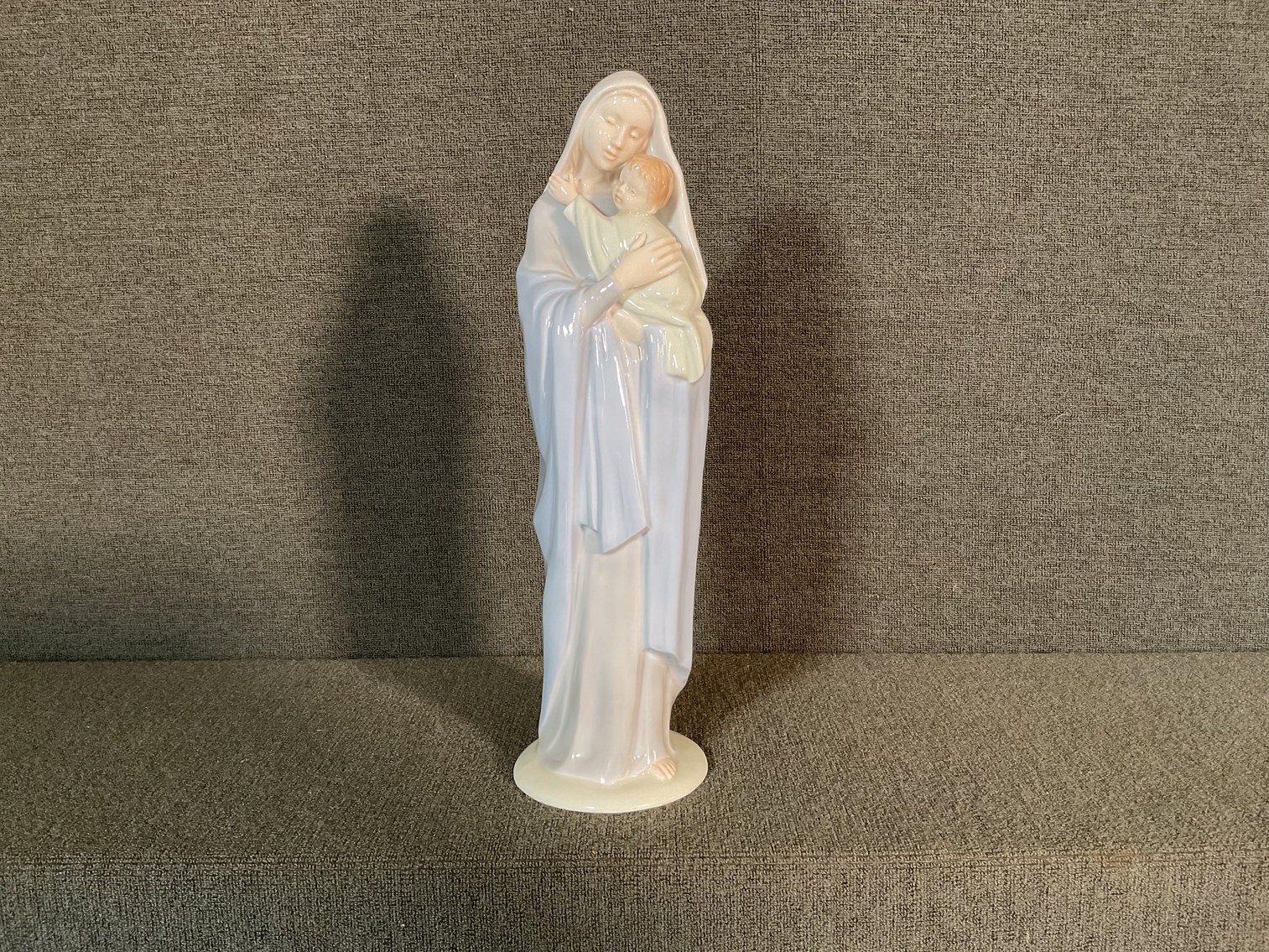 Image for Lladro Madonna - The Valencia Collection 1980