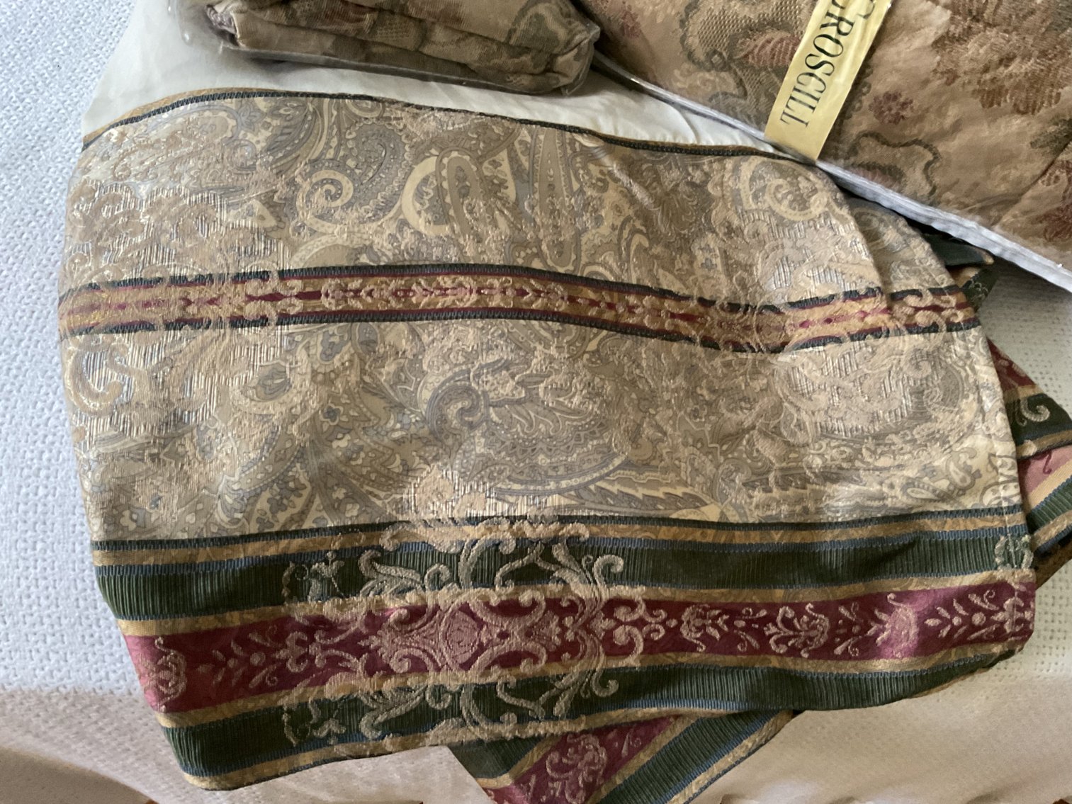 Image for Queen Bedding Set by Croscill