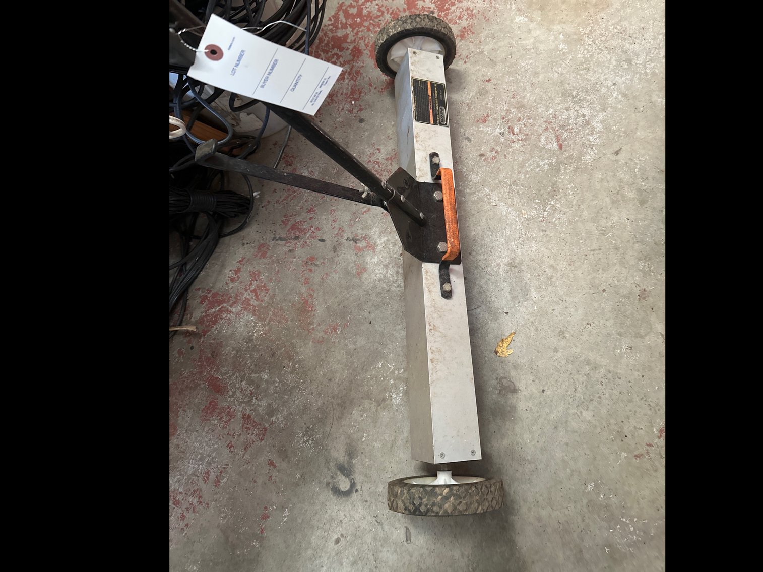 Image for Magnetic sweeper with wheels